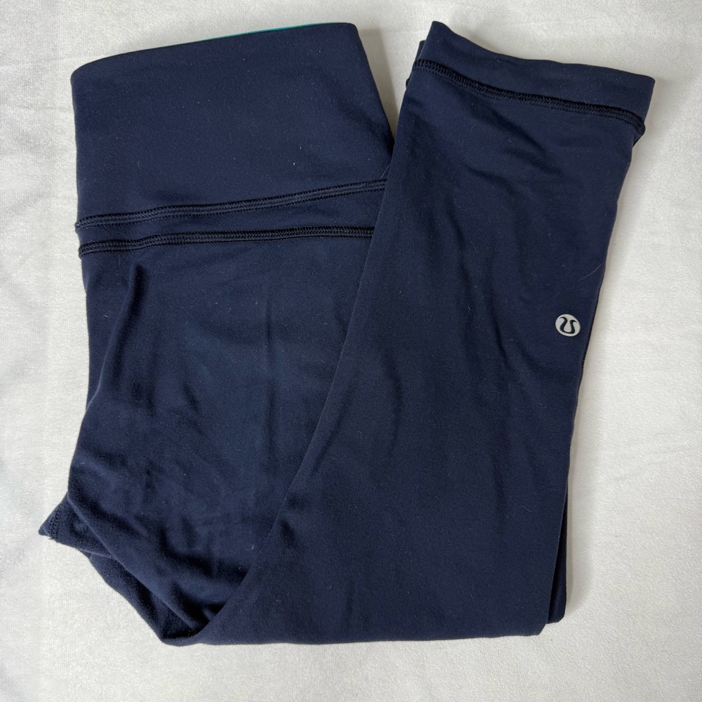 Lululemon Athletica Navy blue Leggings cropped Sz 6